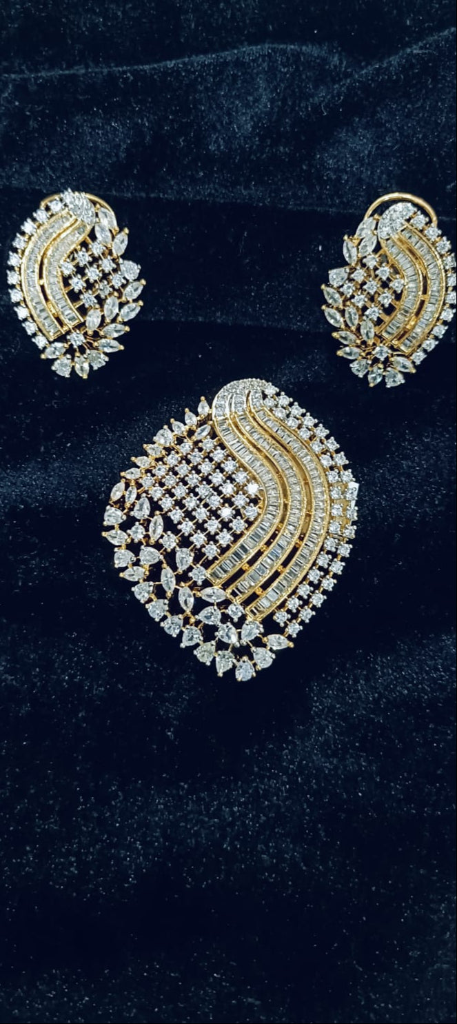 Elegant Gold-Toned Pendant Set