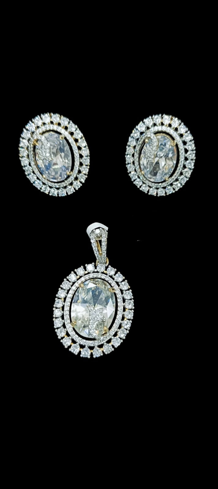 Royal Stone-Studded Pendant Set