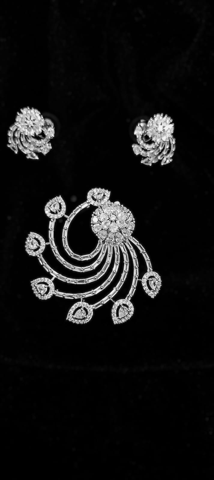Silver-Toned Floral Pendant Set