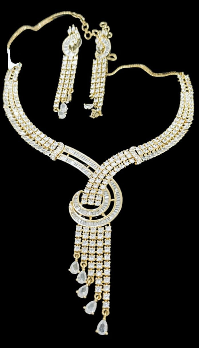 Elegant Gold & Diamond-Cut Necklace Set