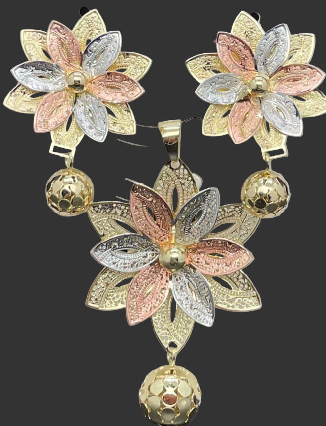 Luxury Layered Flower Dubai Pendant Set