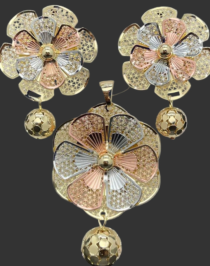 Deluxe Dubai Style Flower Pendant Set
