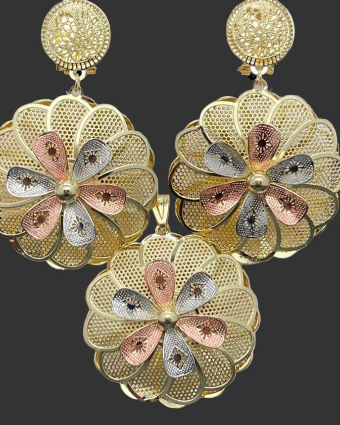 Royal Dubai Style Petal Bloom Pendant Set