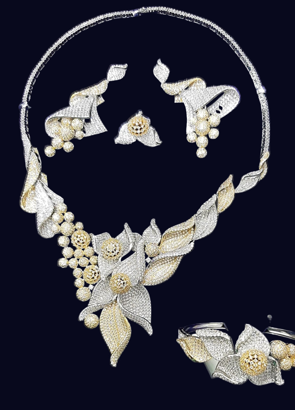 Elegant Leaf Diamond Necklace Set