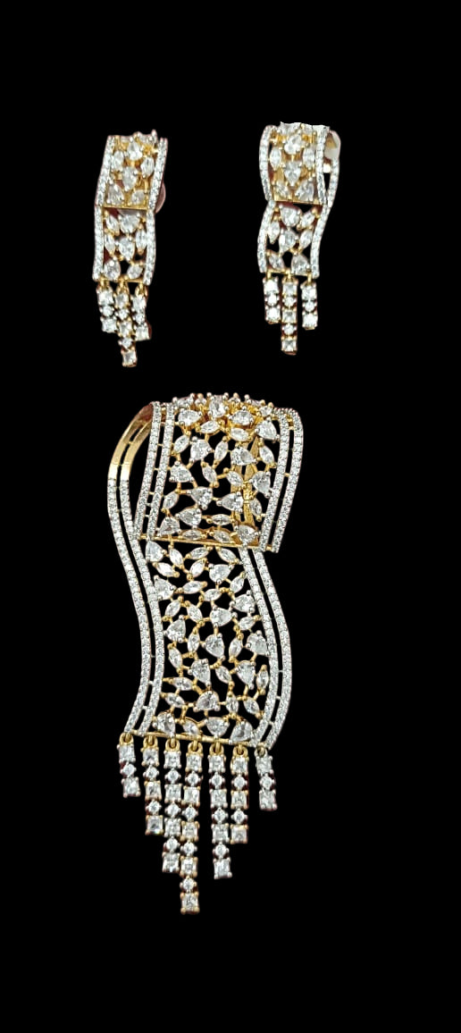 Wavy Floral Pendant Set