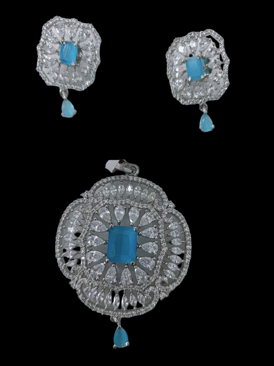 Sky Blue Pendant Set